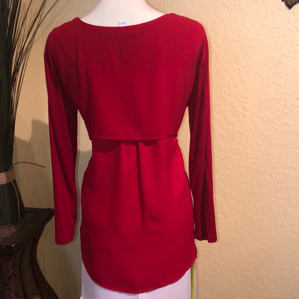 Layered blouse with hi-lo hem - Picture 3 of 4